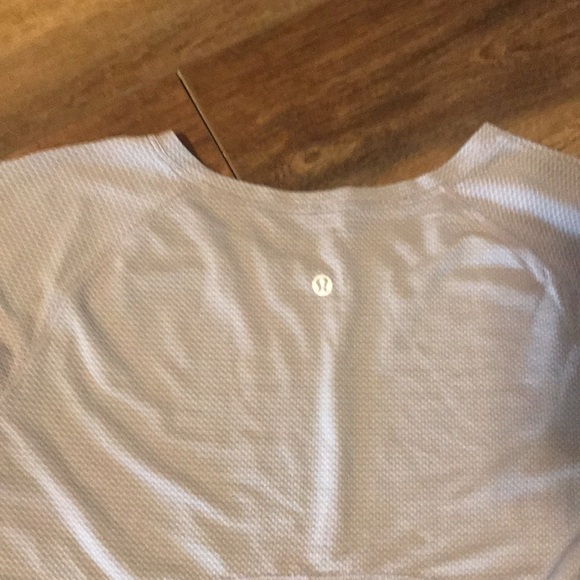 Lululemon tee - Picture 3 of 3
